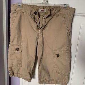 Boys Levi’s khaki shorts. Size 14 Regular